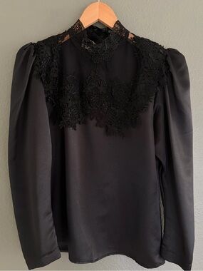 Sonya Ratay Women’s Whimsigoth Black Lace Yoke Long-Sleeve Top
Size 6